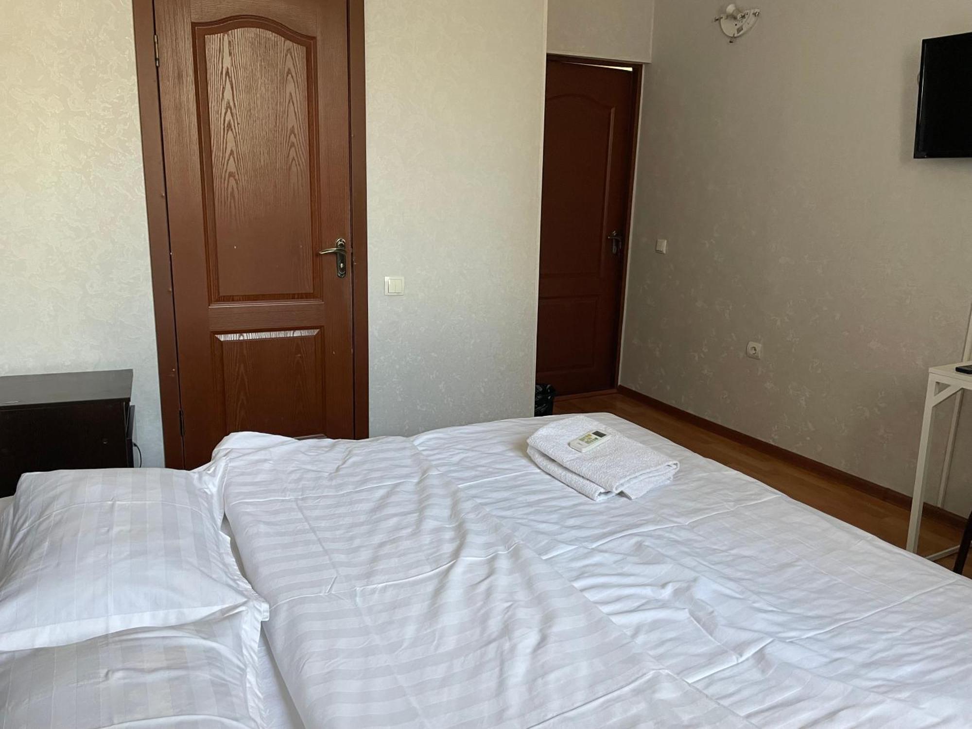 Fiveseasons Vandrehjem Almaty Eksteriør billede