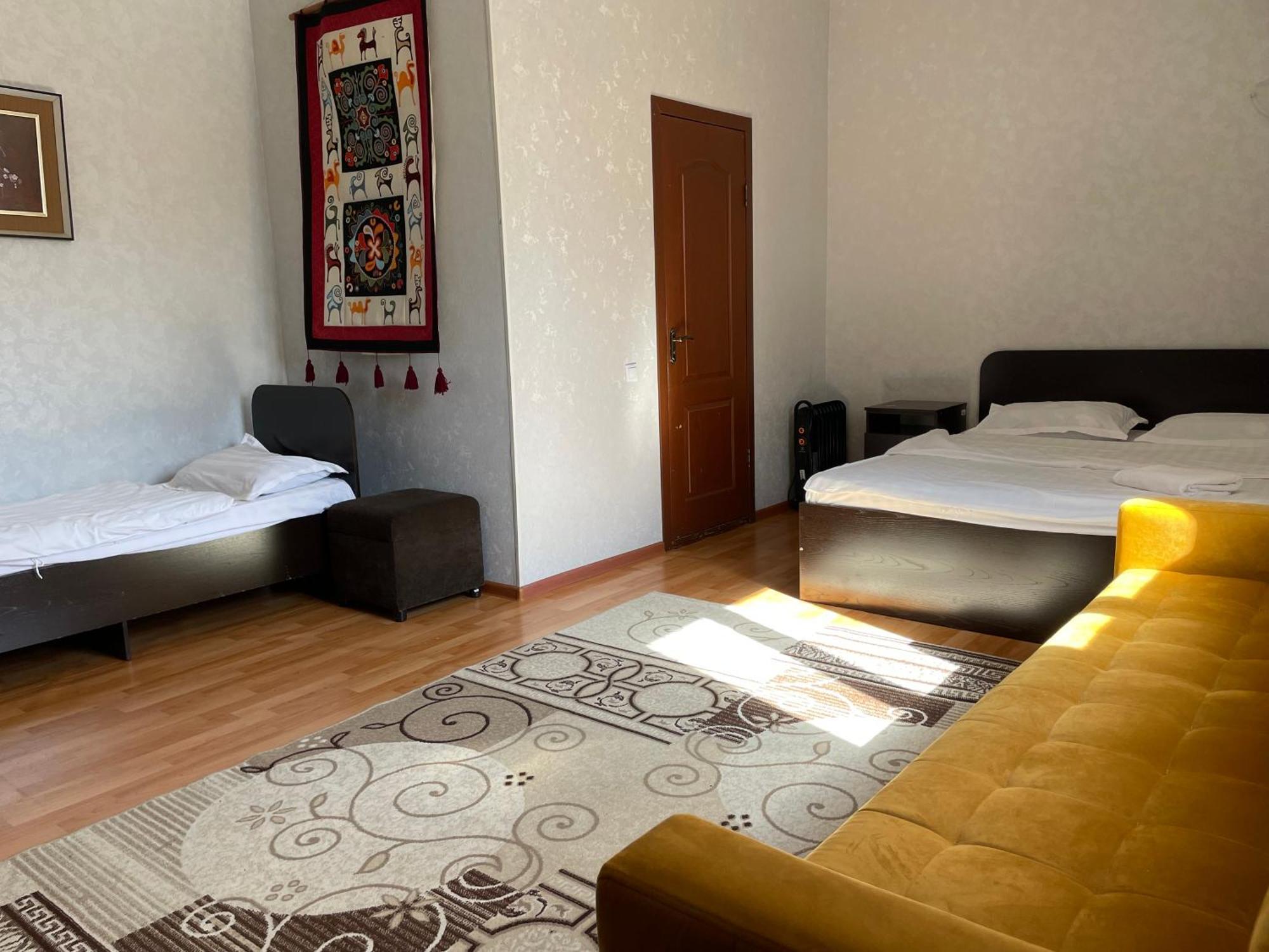 Fiveseasons Vandrehjem Almaty Eksteriør billede